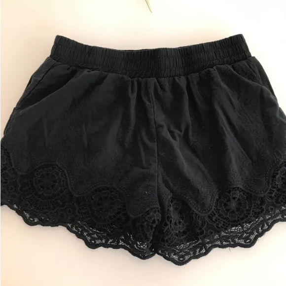 Jupe short noir en dentelle - Picture 4 of 4